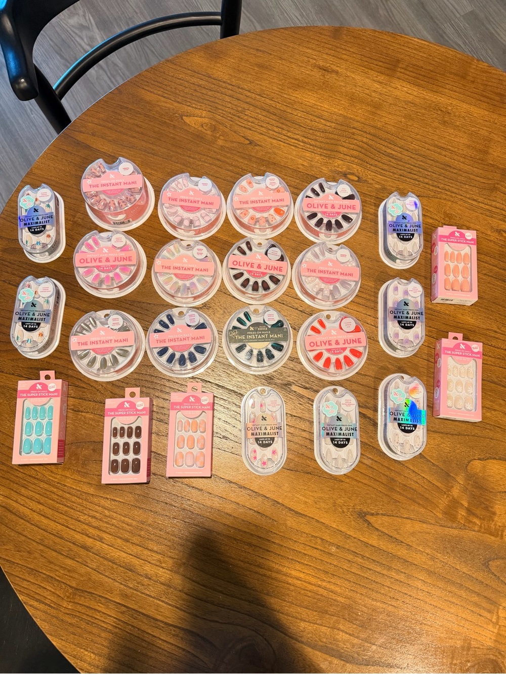Assorted Press-On Nails Set - Mostly medium almond, some short square